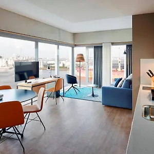 By Marriott Houthavens Otel